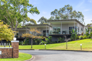 Blue Lake Holiday Park Lakeside Villa Exterior